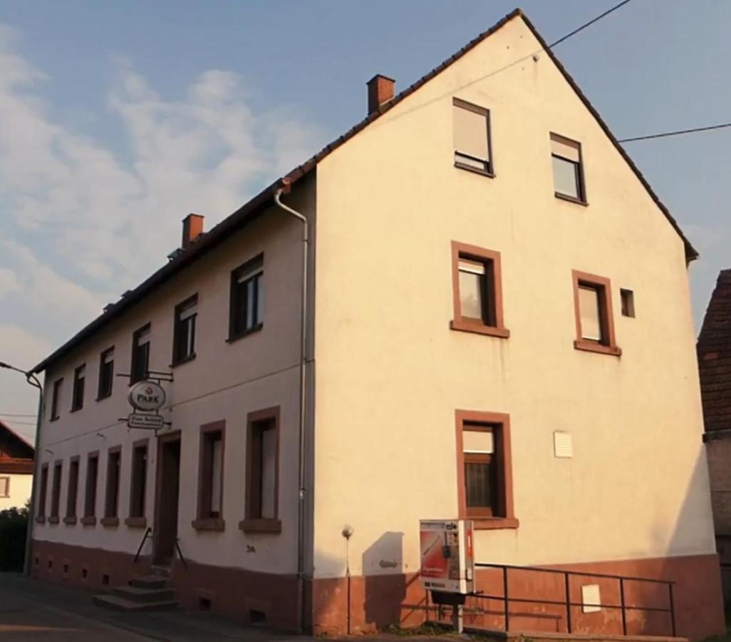 Gasthaus Zum Schloss Лемберг Экстерьер фото